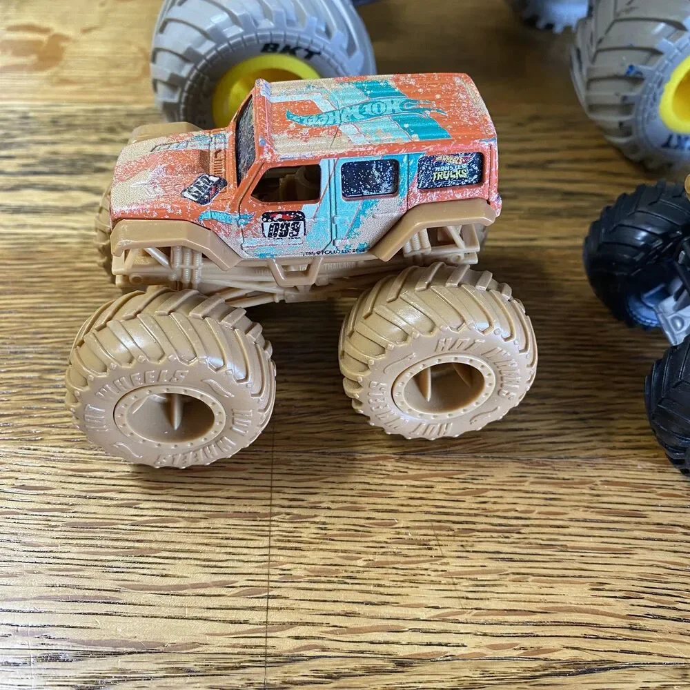 Lot of 3 Toy Monster Trucks Earth Shaker Hot Wheels Monster Mutt 4 & 8 Inch